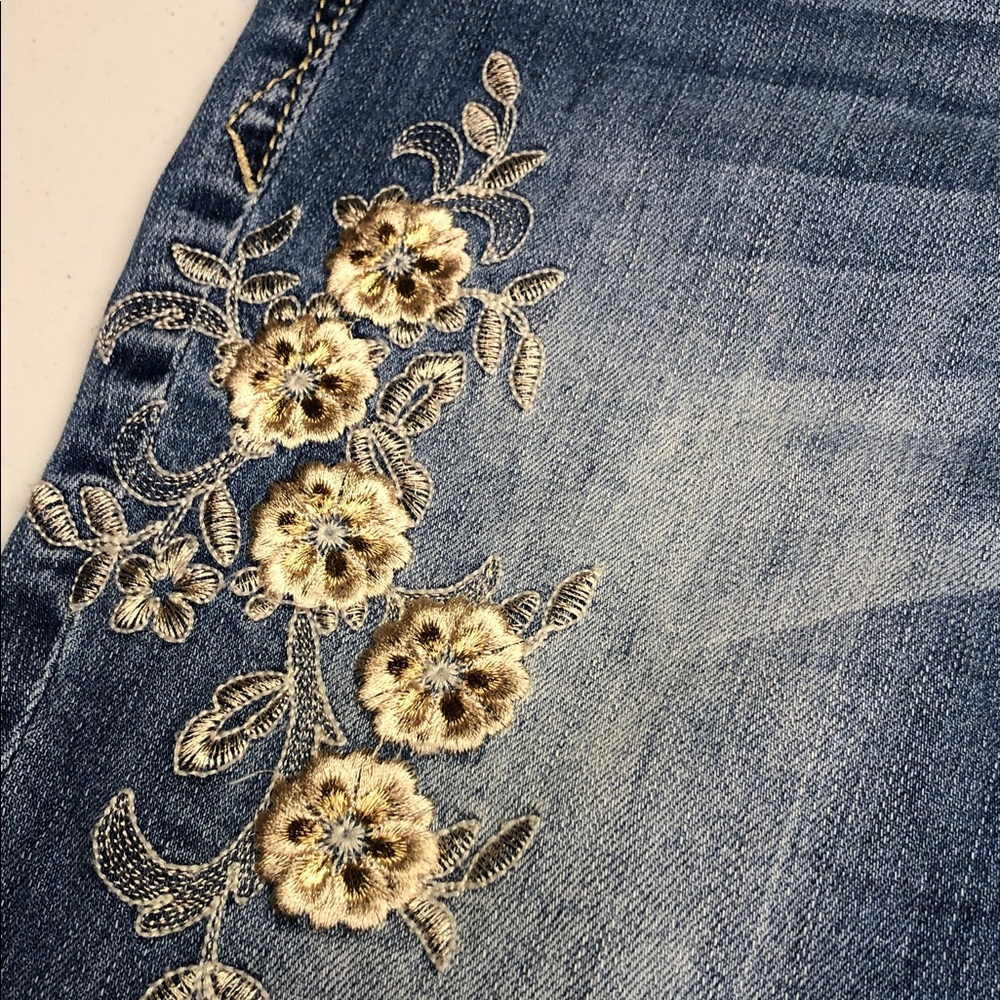 PREMIUM GRACE IN LA CAPRI JEANS 30x20 EMBROIDERED ⭐️